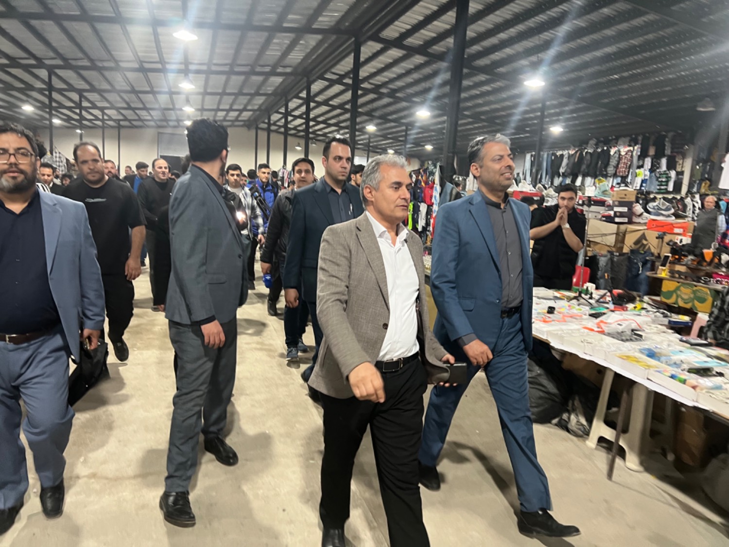 بازدید شبانه مدیران از روند فعالیت شب‌بازار پایانه آزادی